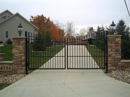 Aluminum Arched Double Drive Gates - with Spears 10w